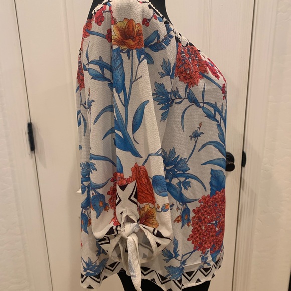 Flying Tomato floral blouse Size Medium - Picture 5 of 9